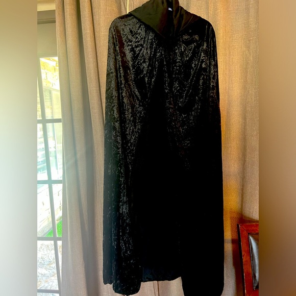 🆕 Spirit Black Velvet Hooded Cape - Picture 5 of 17